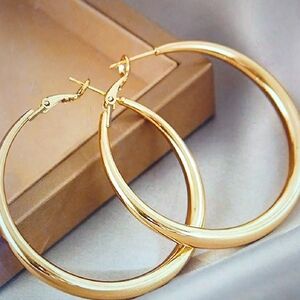 Elegant Gold Hoop Earrings